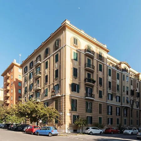 Guesthost - Sapienza Elegant Apartment! شقة *