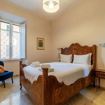 Guesthost - Sapienza Elegant Apartment!
