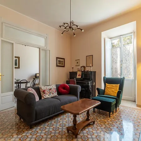 Guesthost - Sapienza Elegant Apartment! Rom