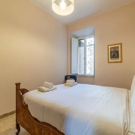 Guesthost - Sapienza Elegant Apartment! * Rom