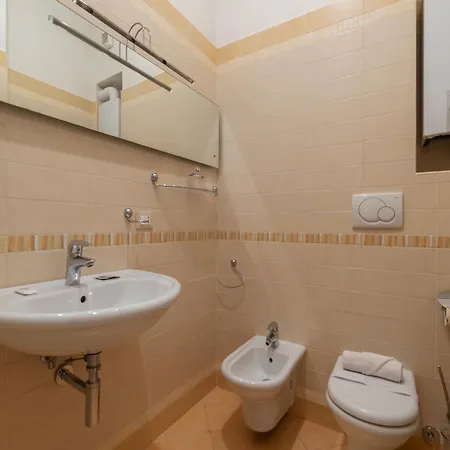 Guesthost - Sapienza Elegant Apartment! Rom